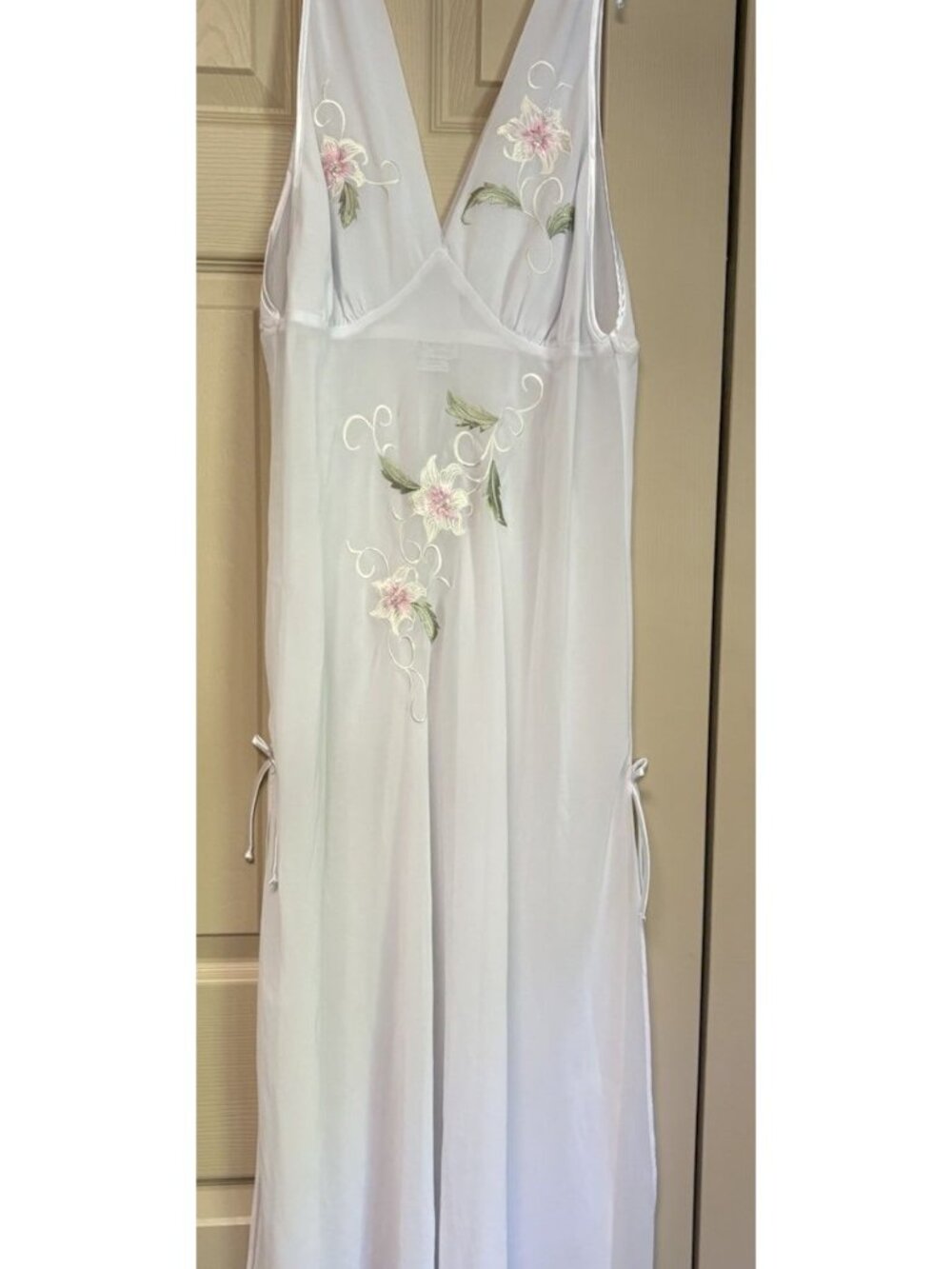 VTG Cinema Etoile White Sheer Floral Pearl Embroidery Chiffon Ribbon Tie Large